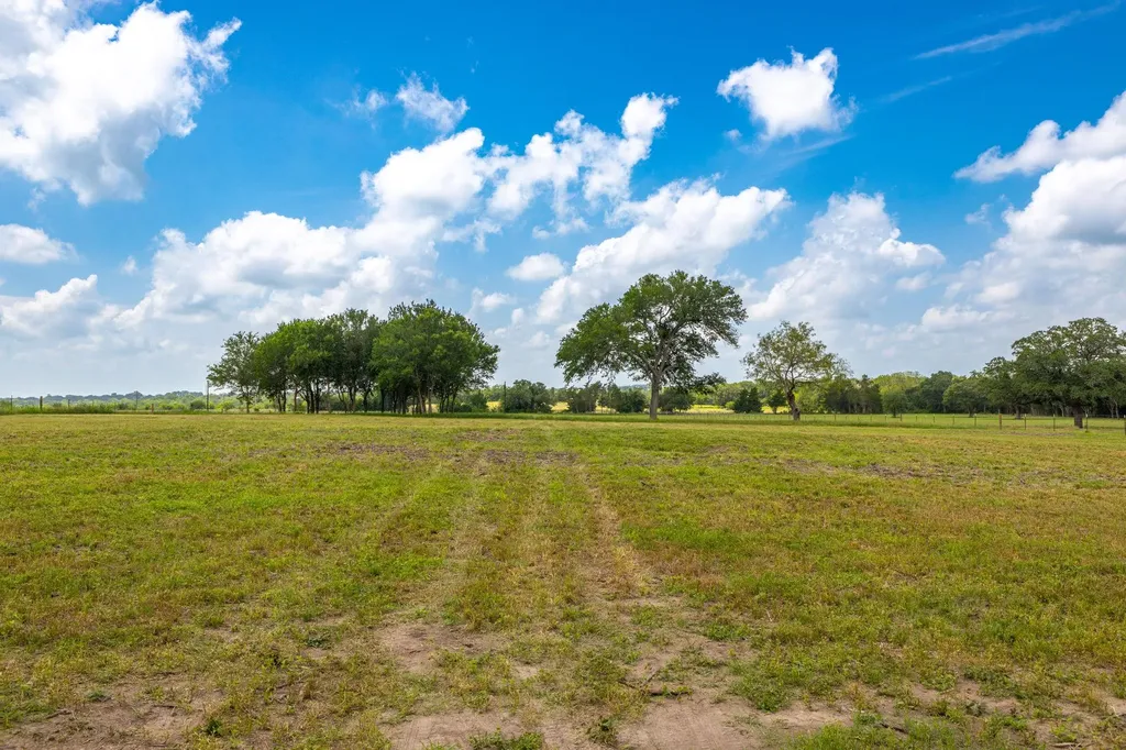 2112 (Tract #4) Baca Loop Flatonia TX 78941