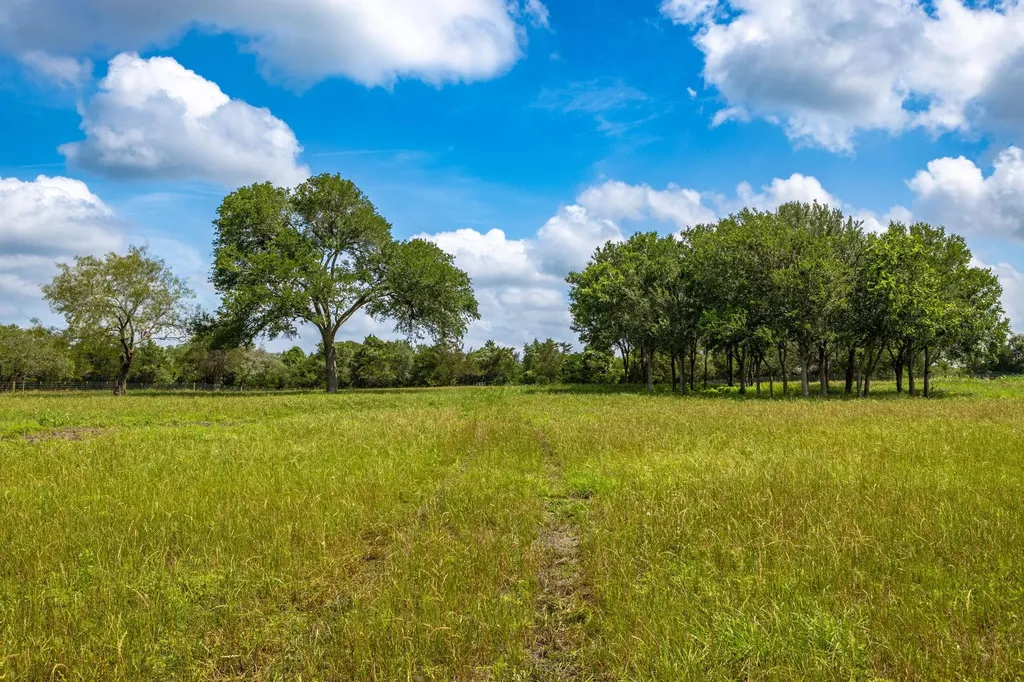 2112 (Tract #4) Baca Loop Flatonia TX 78941