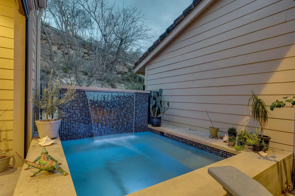 6820 N Cypress Point Austin TX 78746