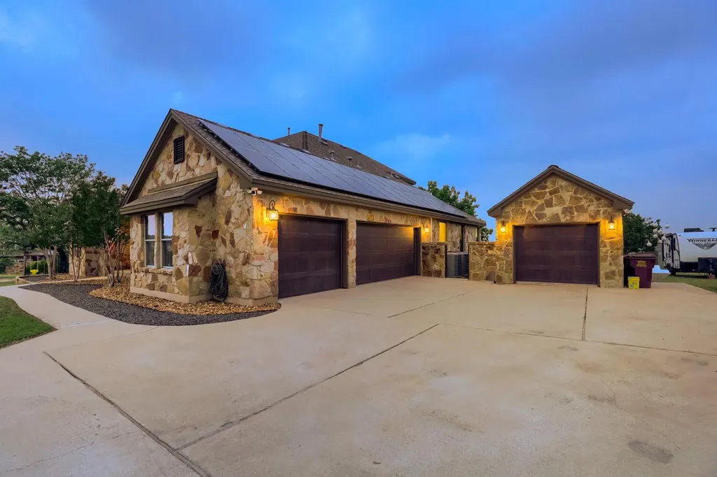 226 Hudson Lane Dripping Springs TX 78620