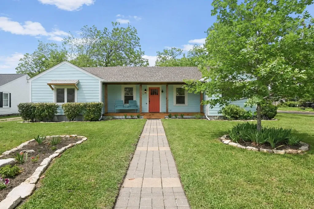 1217 Fairground Street Taylor TX 76574