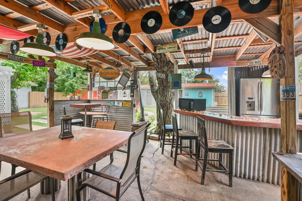 1217 Fairground Street Taylor TX 76574