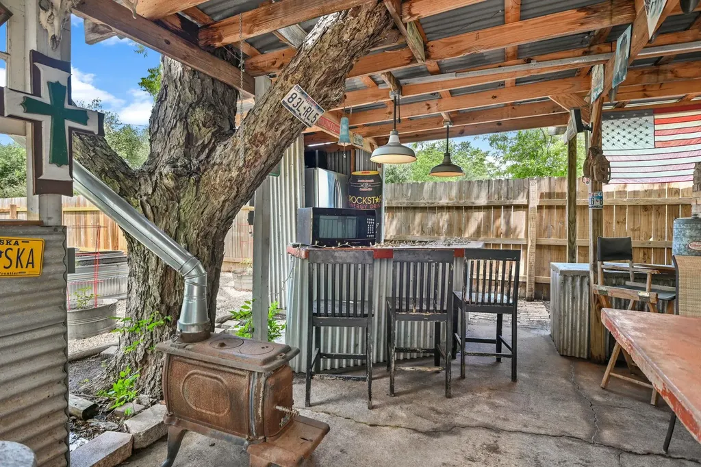 1217 Fairground Street Taylor TX 76574