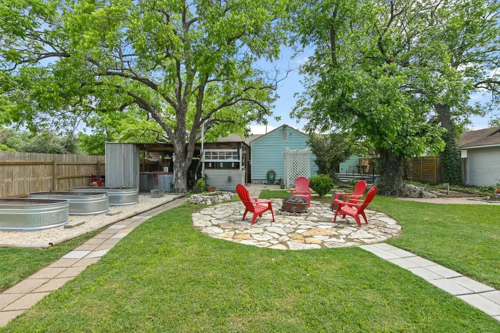 1217 Fairground Street Taylor TX 76574