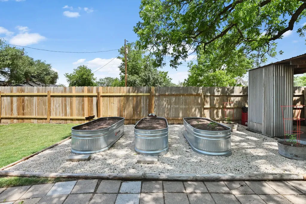 1217 Fairground Street Taylor TX 76574