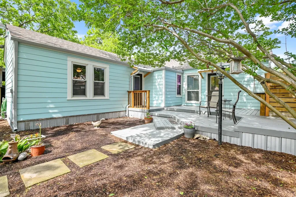 1217 Fairground Street Taylor TX 76574