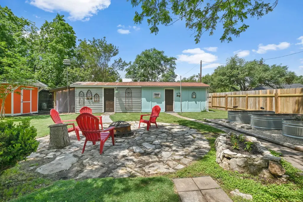 1217 Fairground Street Taylor TX 76574