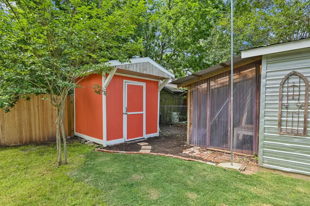 1217 Fairground Street Taylor TX 76574