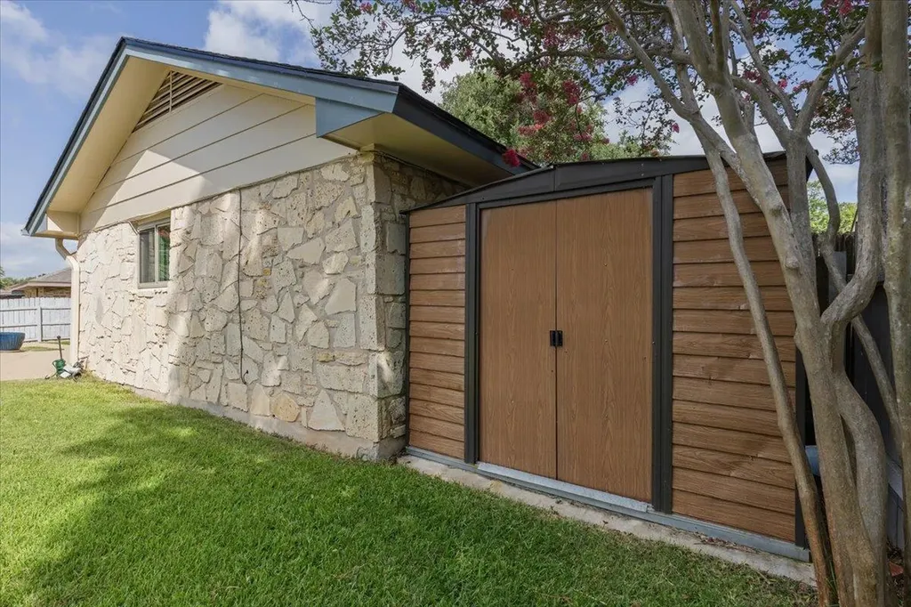 12213 Waterside Trail Austin TX 78750