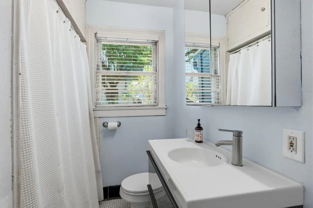 1910 Kinney Avenue Austin TX 78704