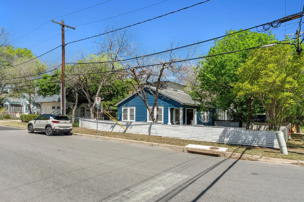 1910 Kinney Avenue Austin TX 78704