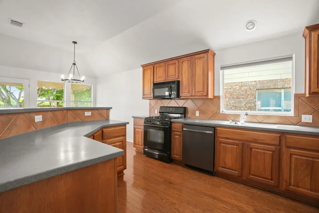 2206 Hayfield Square Pflugerville TX 78660