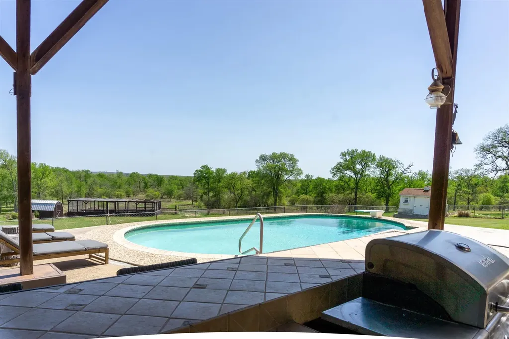 4530 Fm 86 Luling TX 78648