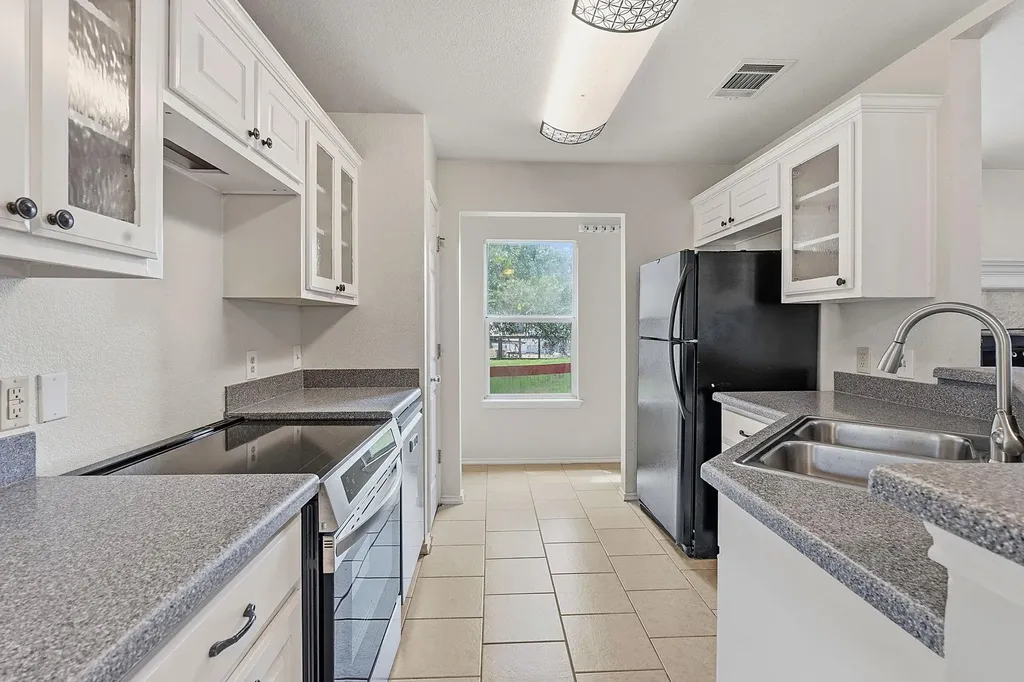 17509 Village Drive Dripping Springs TX 78620