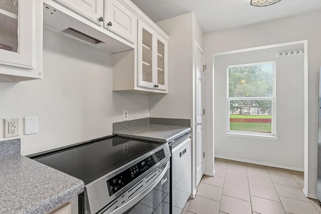17509 Village Drive Dripping Springs TX 78620