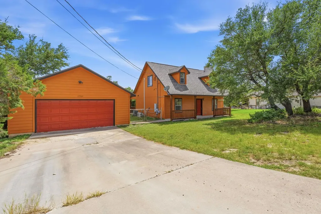 17509 Village Drive Dripping Springs TX 78620