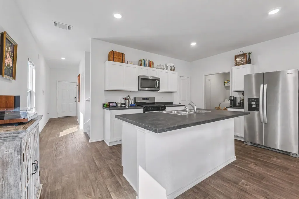 209 Ehrlich Street Kyle TX 78640