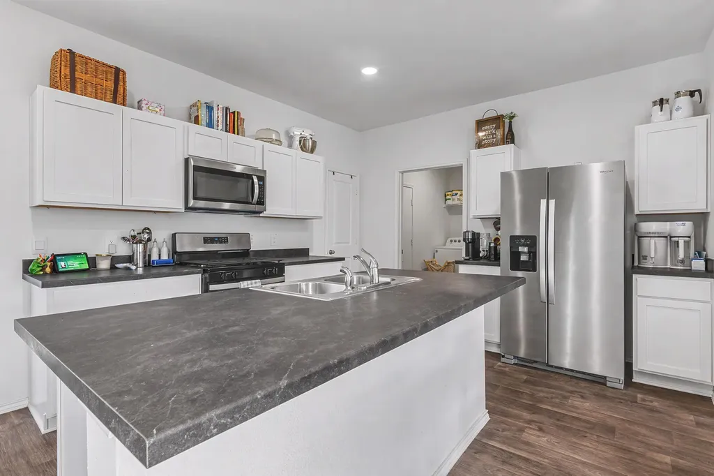 209 Ehrlich Street Kyle TX 78640
