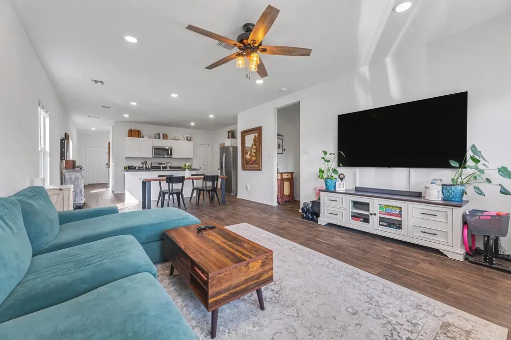 209 Ehrlich Street Kyle TX 78640