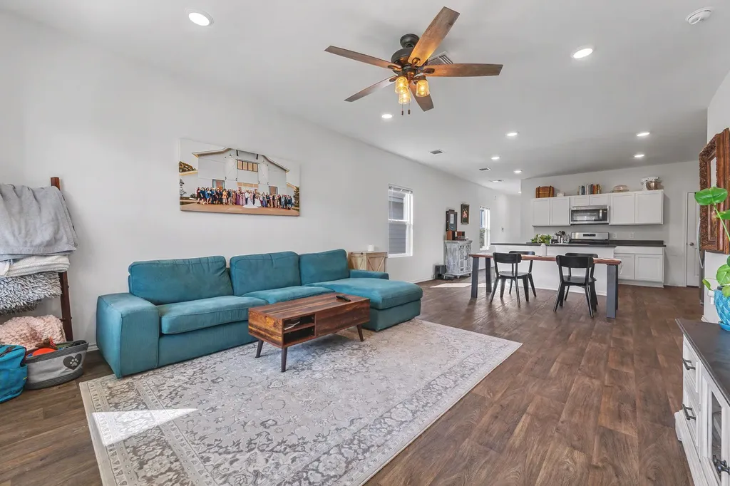 209 Ehrlich Street Kyle TX 78640