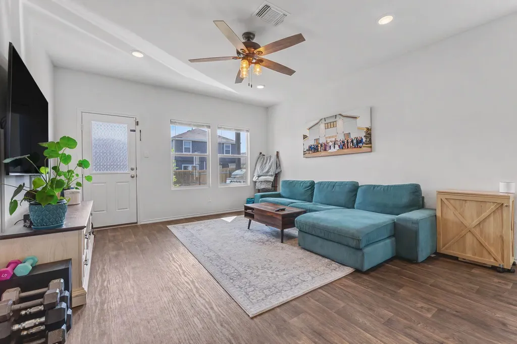 209 Ehrlich Street Kyle TX 78640
