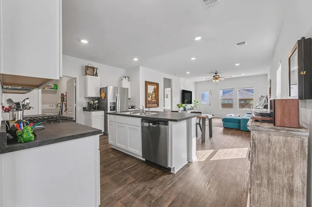 209 Ehrlich Street Kyle TX 78640