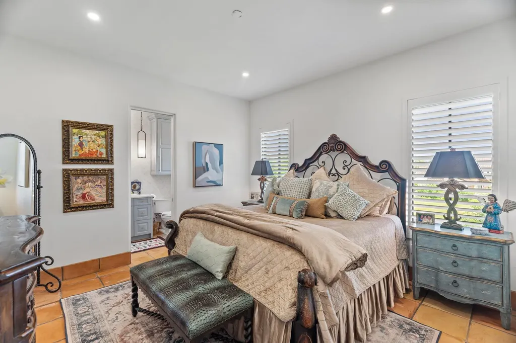 125 Plaza Escondido Horseshoe Bay TX 78657