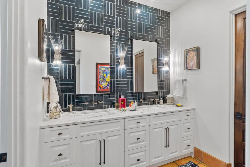 125 Plaza Escondido Horseshoe Bay TX 78657