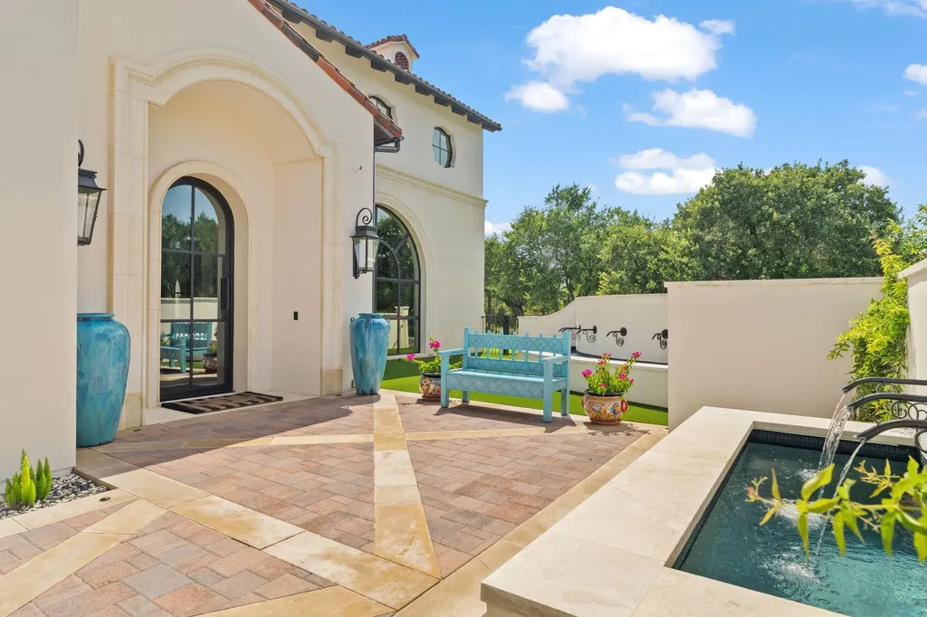 125 Plaza Escondido Horseshoe Bay TX 78657