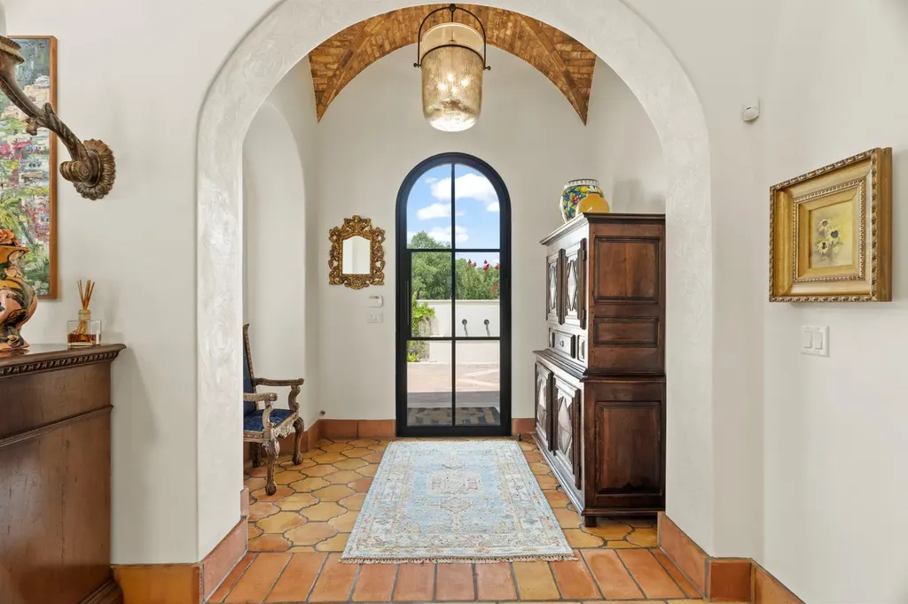 125 Plaza Escondido Horseshoe Bay TX 78657
