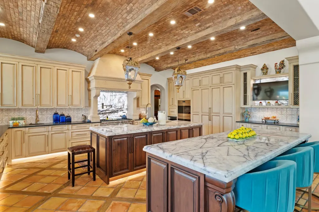 125 Plaza Escondido Horseshoe Bay TX 78657