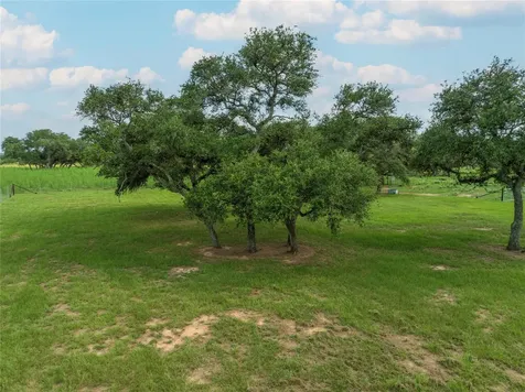 15545 Tx-111 E Yoakum TX 77995