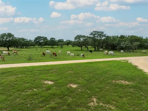 15545 Tx-111 E Yoakum TX 77995