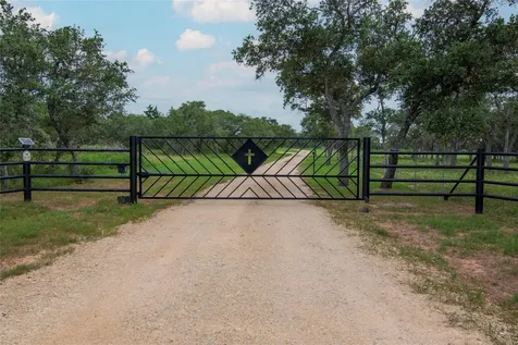 15545 Tx-111 E Yoakum TX 77995
