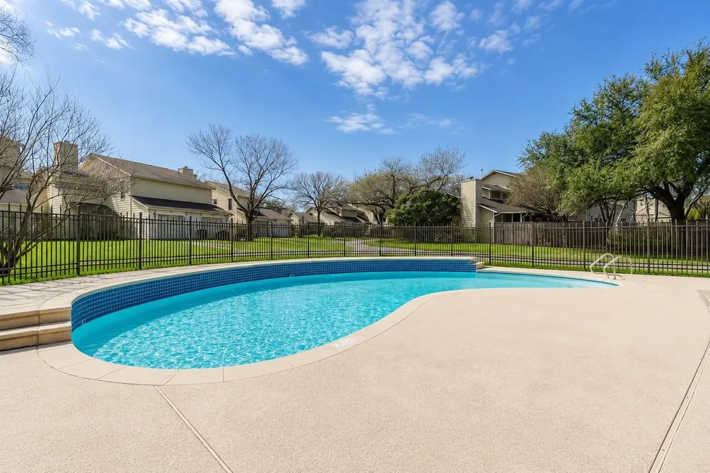 512 Eberhart Lane Austin TX 78745