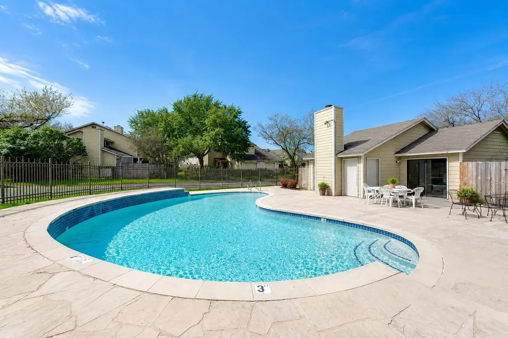 512 Eberhart Lane Austin TX 78745