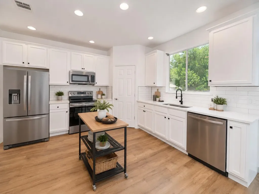 512 Eberhart Lane Austin TX 78745