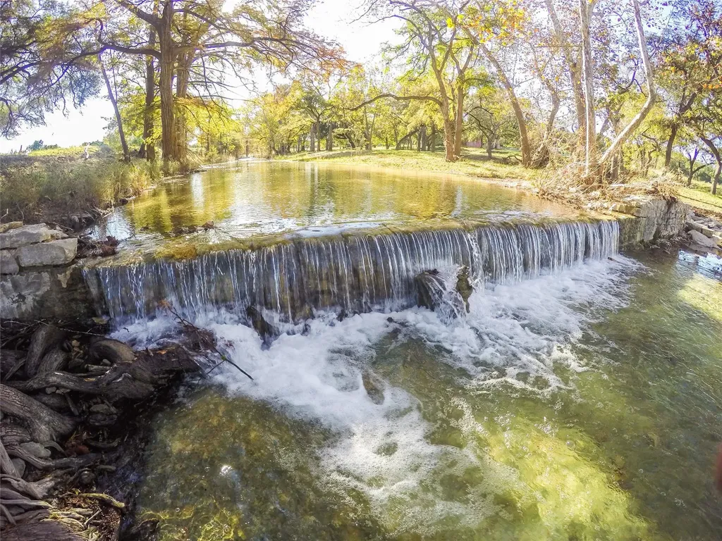 1593 Bella Vista Canyon Lake TX 78133