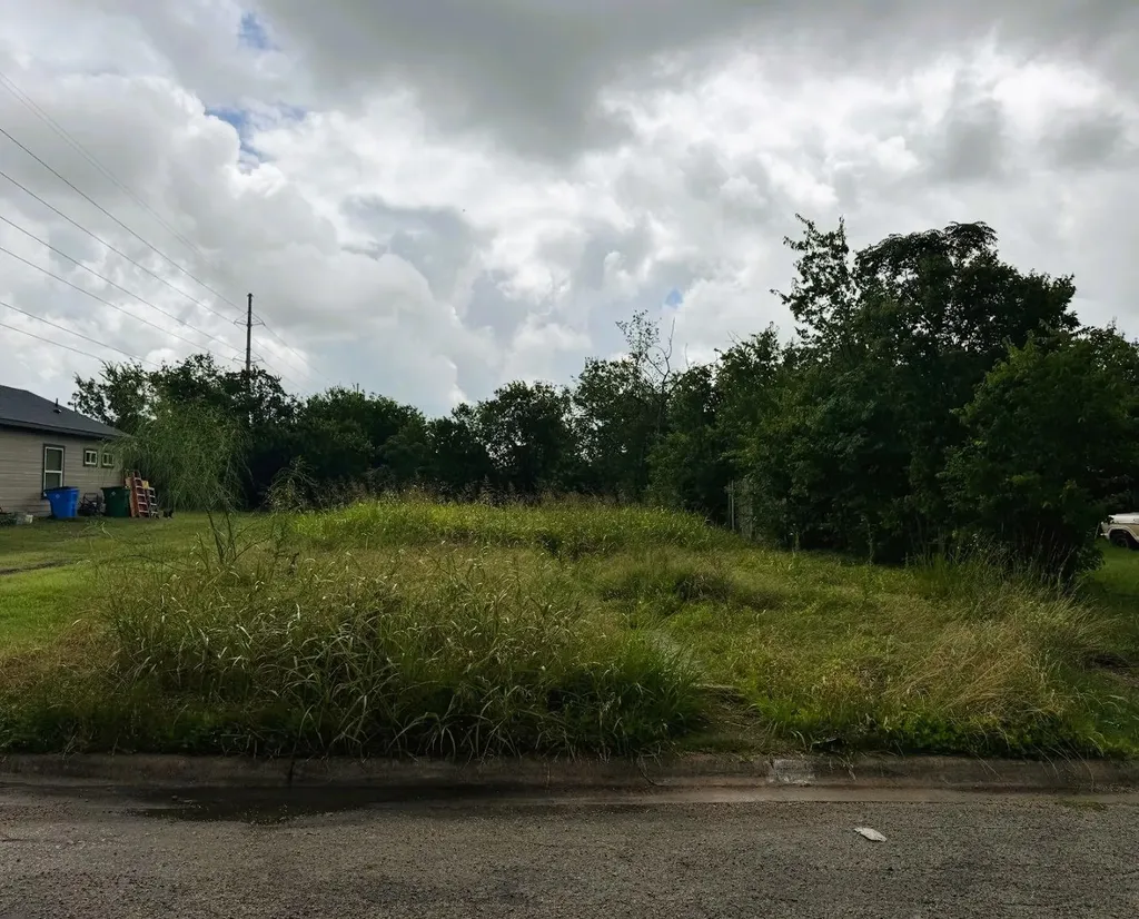 503 Maple Street Taylor TX 76574