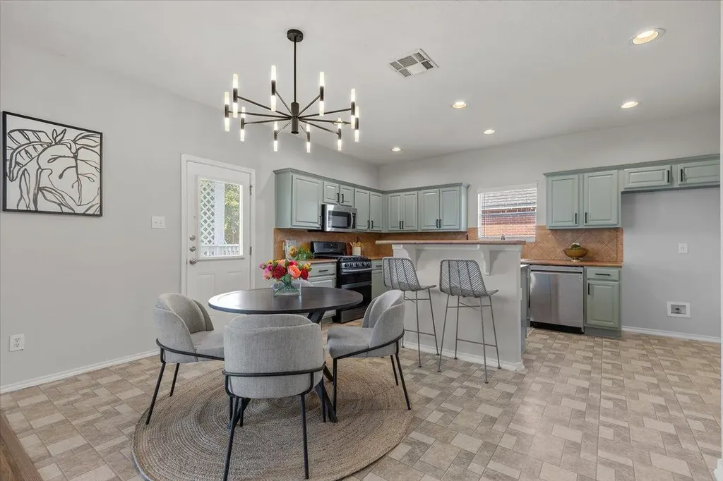 513 Friendship Cove Leander TX 78641