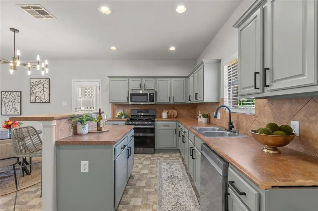 513 Friendship Cove Leander TX 78641