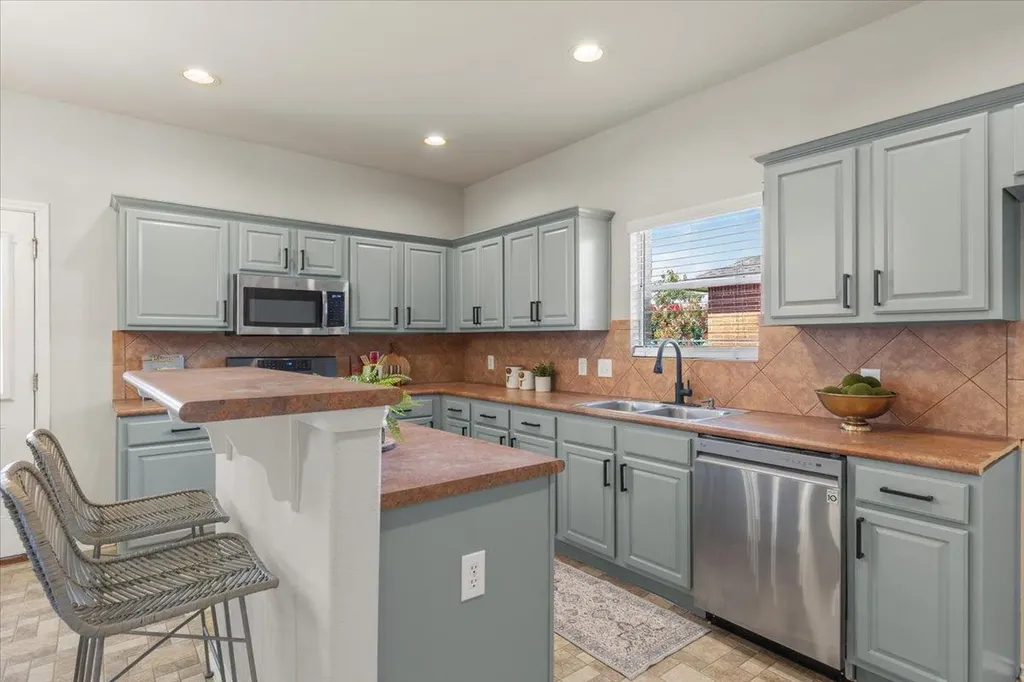 513 Friendship Cove Leander TX 78641