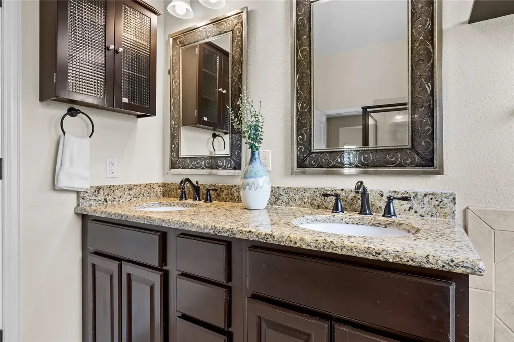 10409 Little Creek Circle Dripping Springs TX 78620