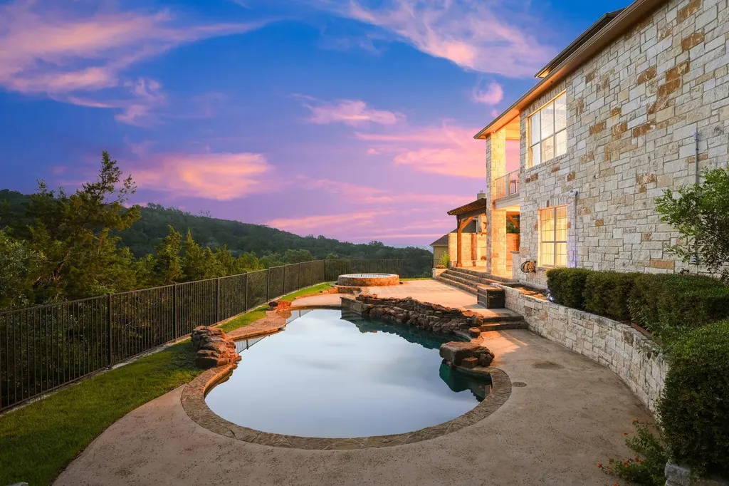 121 Burgess Lane Austin TX 78738