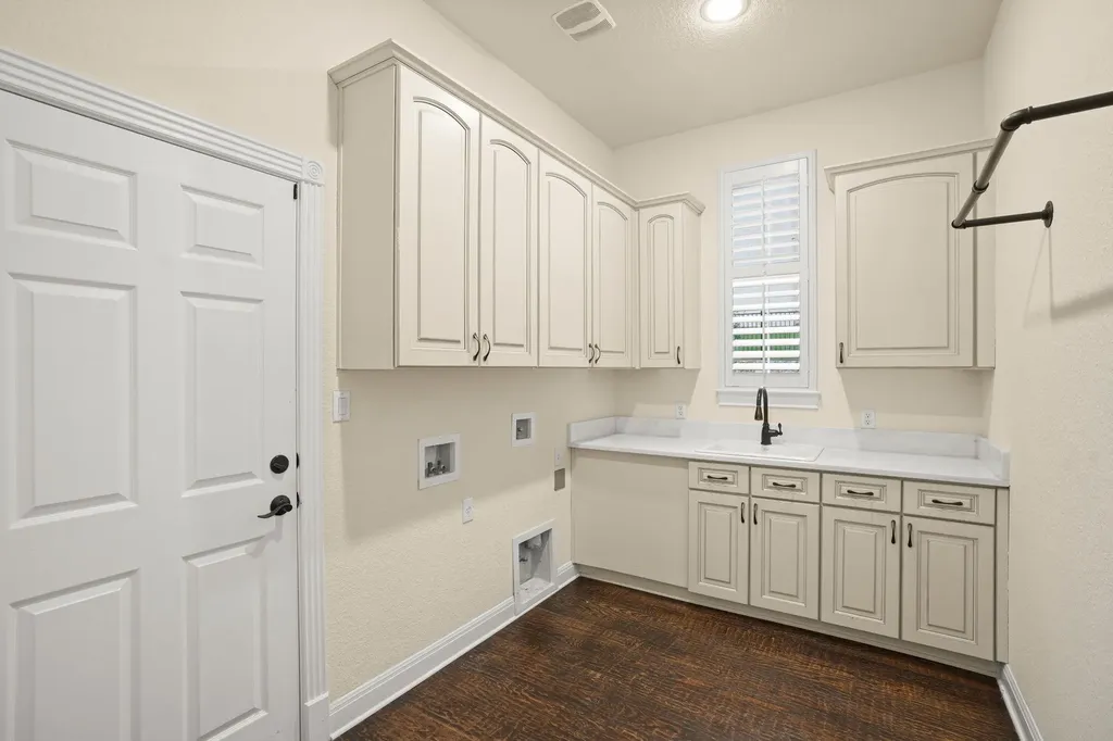 121 Burgess Lane Austin TX 78738