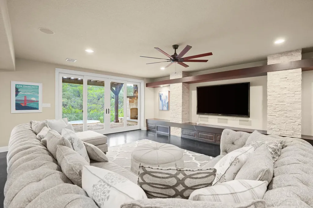 121 Burgess Lane Austin TX 78738