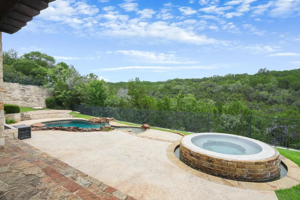 121 Burgess Lane Austin TX 78738