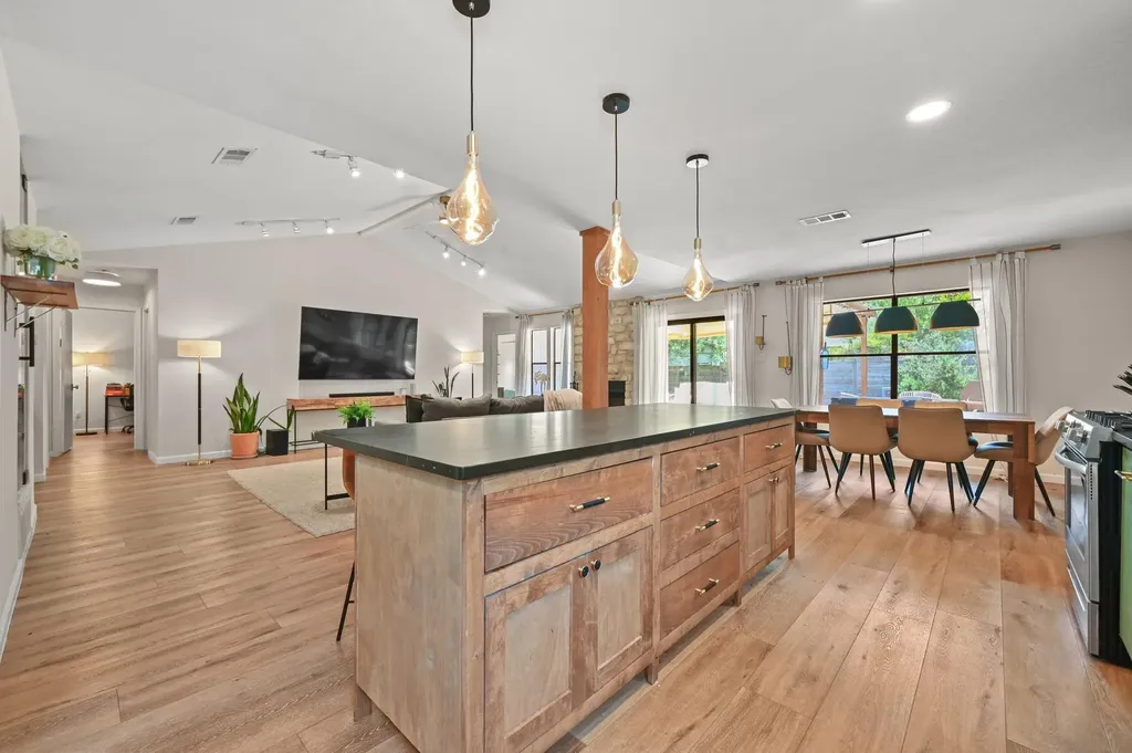 9706 Woodshire Drive Austin TX 78748
