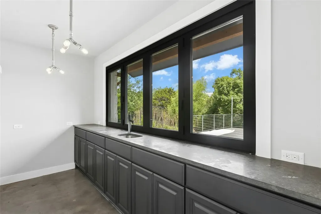 508 Woodside Terrace Austin TX 78738