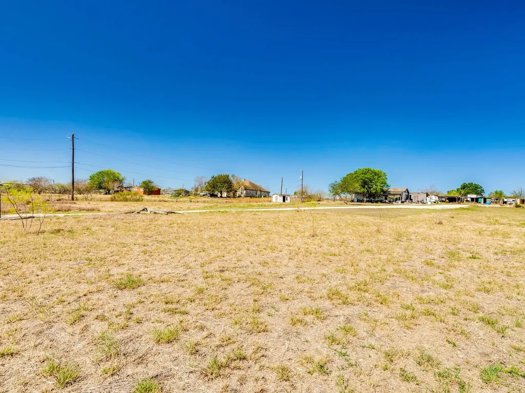 251 Twisted Creek Kyle TX 78640